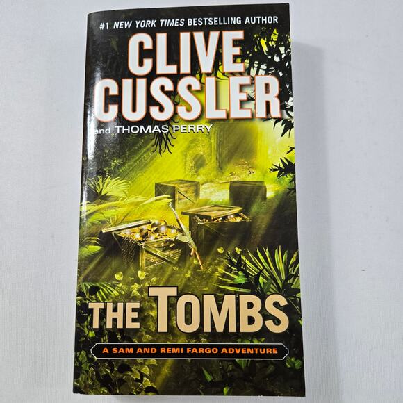 Clive Cussler Paperback Books - The Tombs and The Pharaoh's Secret - Picture 6 of 8